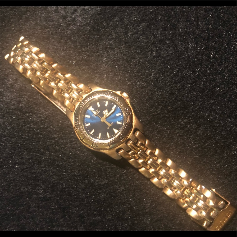 🌹Gold Ladies Citizen watch with teal color face🌹